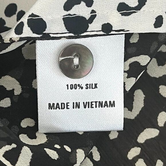 ZOA New York Silk Blouse Animal Print Size Small - Picture 12 of 13